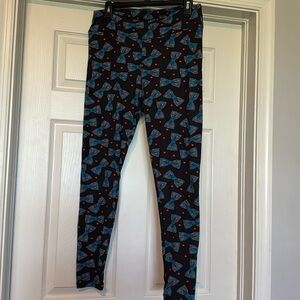 Lularoe bow tie pattern leggings Tall and Curvy